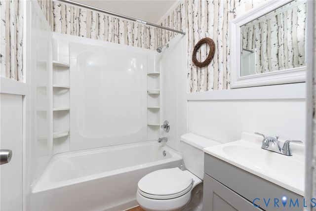 2103 Wakefield Ave, Colonial Heights, VA 23834