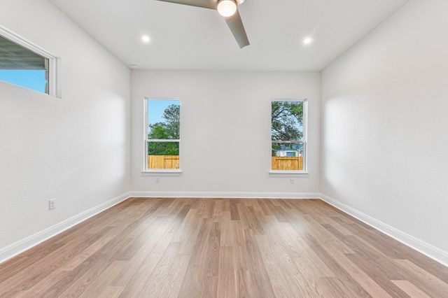 216 Comfort DR, Buda, TX 78610