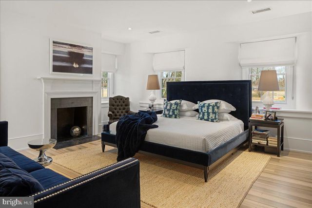 864 GRUBBS MILL RD, Newtown Square, PA 19073