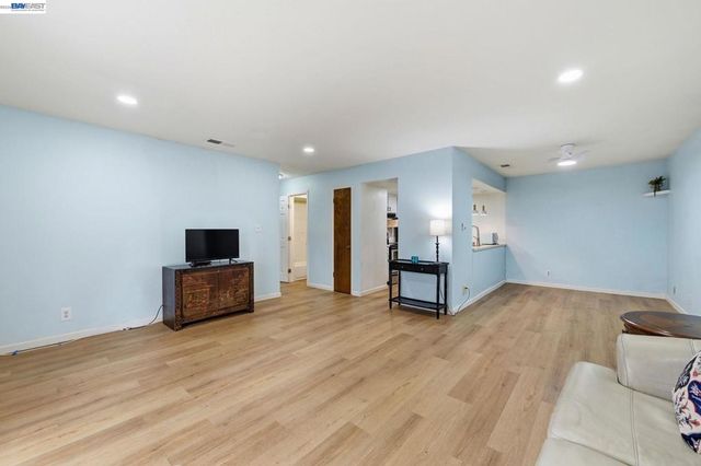 5649 Evergreen Ter, Fremont, CA 94538