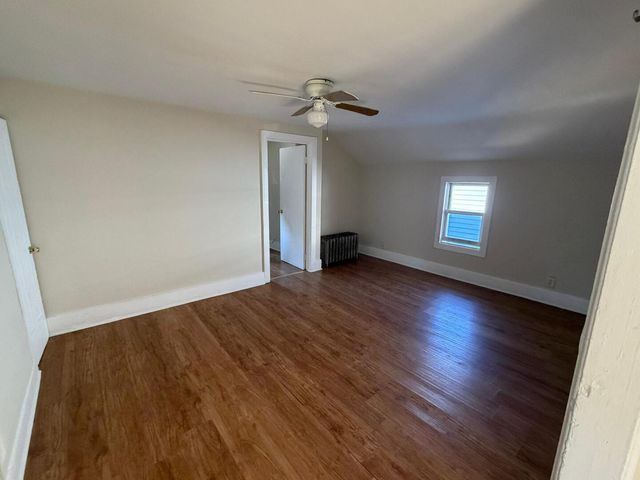 321 S Martin Luther King Jr Avenue 2, Waukegan, IL 60085