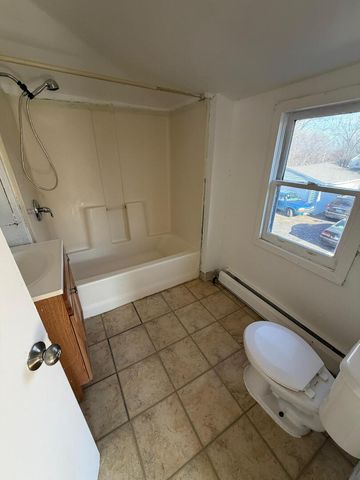 321 S Martin Luther King Jr Avenue 2, Waukegan, IL 60085