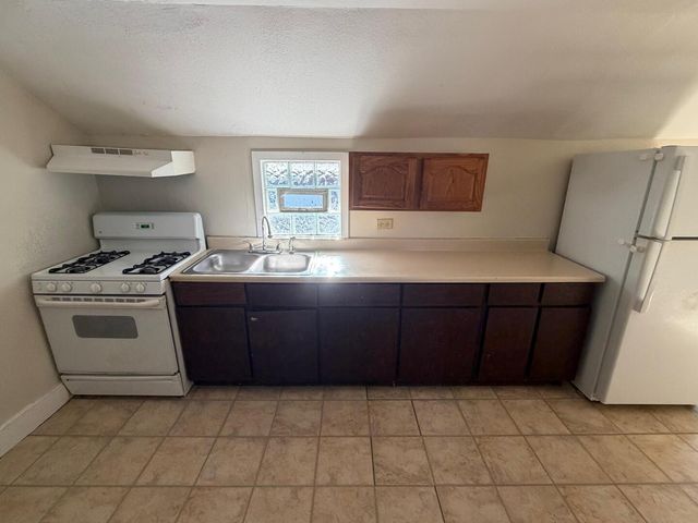 321 S Martin Luther King Jr Avenue 2, Waukegan, IL 60085