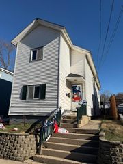 321 S Martin Luther King Jr Avenue 2, Waukegan, IL 60085