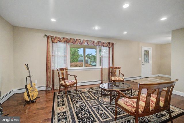 61 EAGLE RD, Chalfont, PA 18914