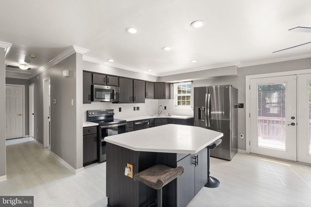 5837 RIVERSIDE DR, Woodbridge, VA 22193