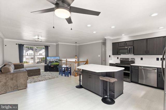 5837 RIVERSIDE DR, Woodbridge, VA 22193