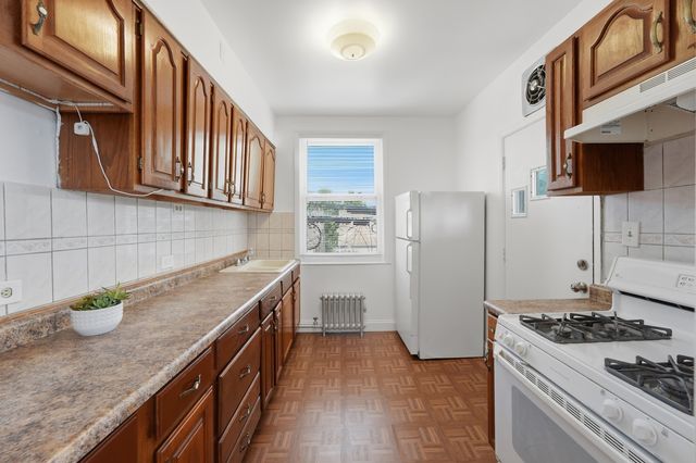 5708 W George Street 2, Chicago, IL 60634