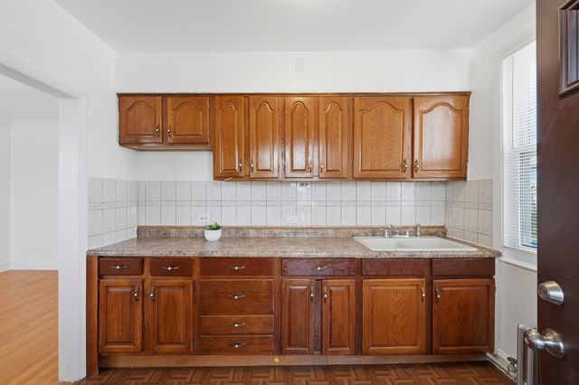 5708 W George Street 2, Chicago, IL 60634