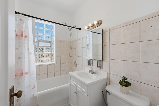 5708 W George Street 2, Chicago, IL 60634