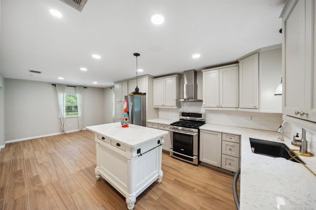 13373 Southshore Drive, Conroe, TX 77304