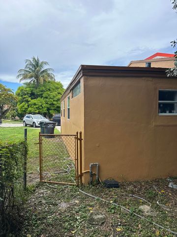 2114 Dewey Street, Hollywood, FL 33020