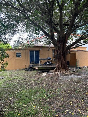 2114 Dewey Street, Hollywood, FL 33020