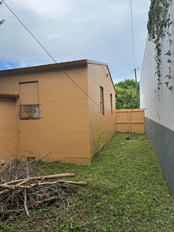 2114 Dewey Street, Hollywood, FL 33020