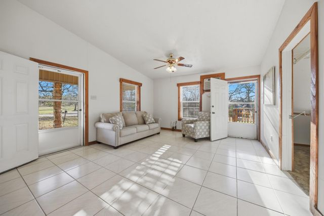 100 Choctaw Crest, Somerville, TX 77879