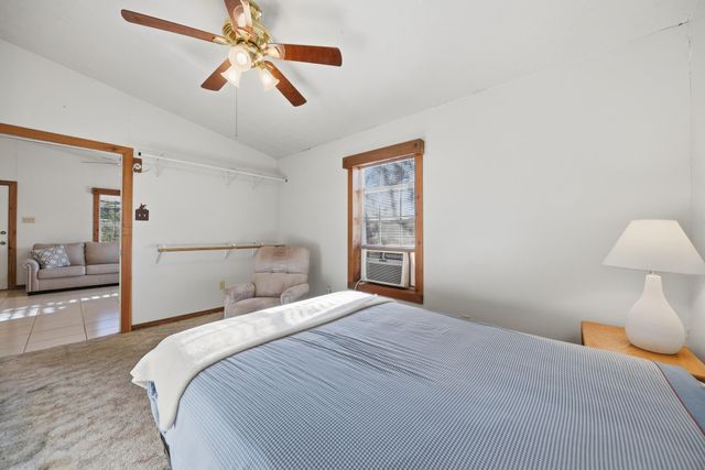 100 Choctaw Crest, Somerville, TX 77879