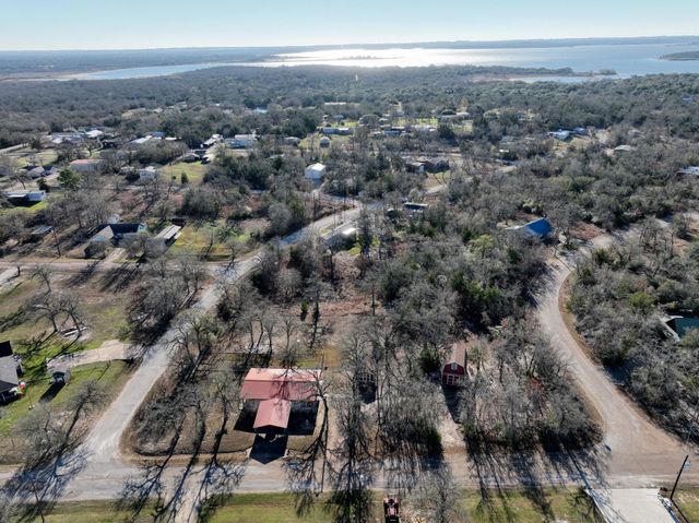 100 Choctaw Crest, Somerville, TX 77879