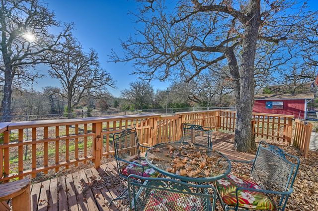 100 Choctaw Crest, Somerville, TX 77879