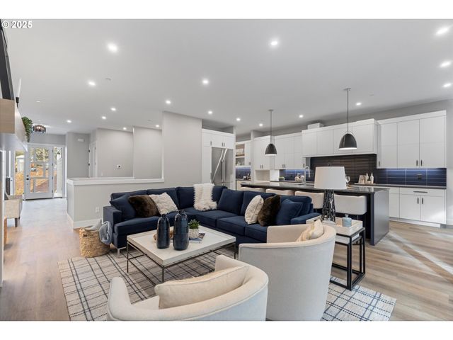 750 MONICA Ct, Cannon Beach, OR 97110