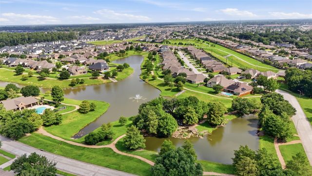 24511 Emerald Pool Falls Drive, Tomball, TX 77375