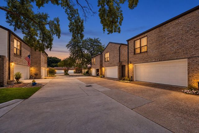 2555 Bering Drive 11, Houston, TX 77057