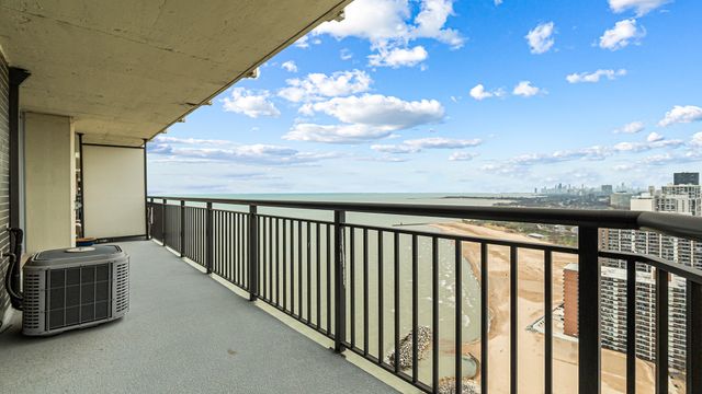 6007 N Sheridan Road 34G, Chicago, IL 60660