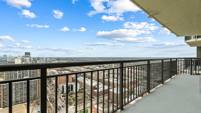 6007 N Sheridan Road 34G, Chicago, IL 60660