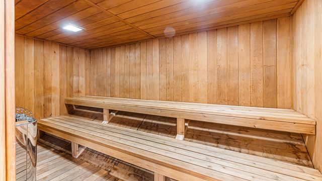 6007 N Sheridan Road 34G, Chicago, IL 60660