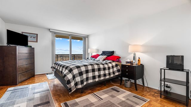 6007 N Sheridan Road 34G, Chicago, IL 60660