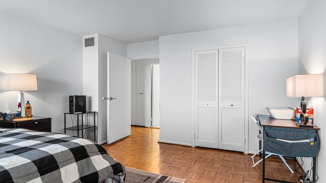 6007 N Sheridan Road 34G, Chicago, IL 60660