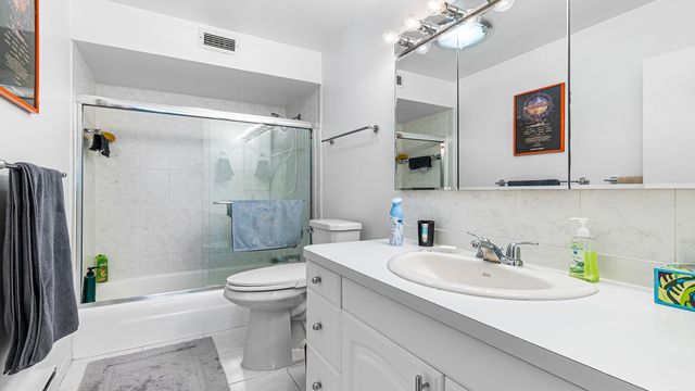 6007 N Sheridan Road 34G, Chicago, IL 60660