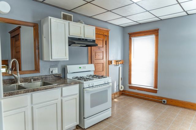 302 E Prospect Terrace, Freeport, IL 61032