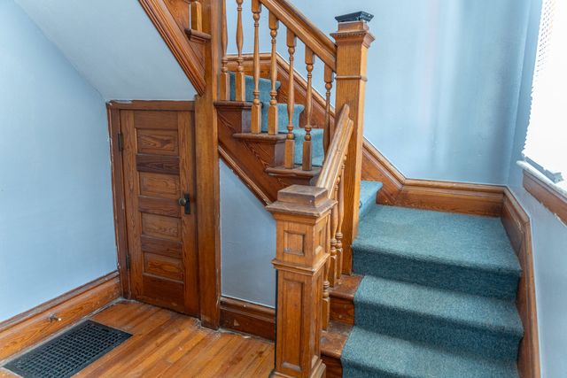 302 E Prospect Terrace, Freeport, IL 61032