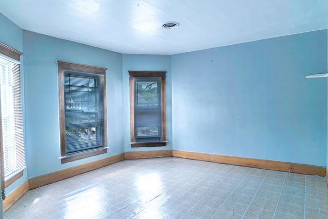 302 E Prospect Terrace, Freeport, IL 61032