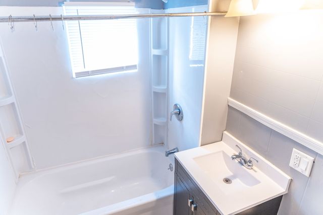 302 E Prospect Terrace, Freeport, IL 61032