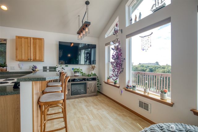 544 Sand Dune Avenue SW, Ocean Shores, WA 98569