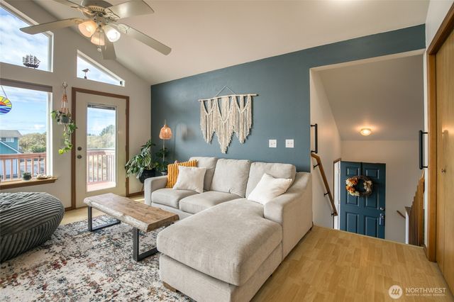 544 Sand Dune Avenue SW, Ocean Shores, WA 98569