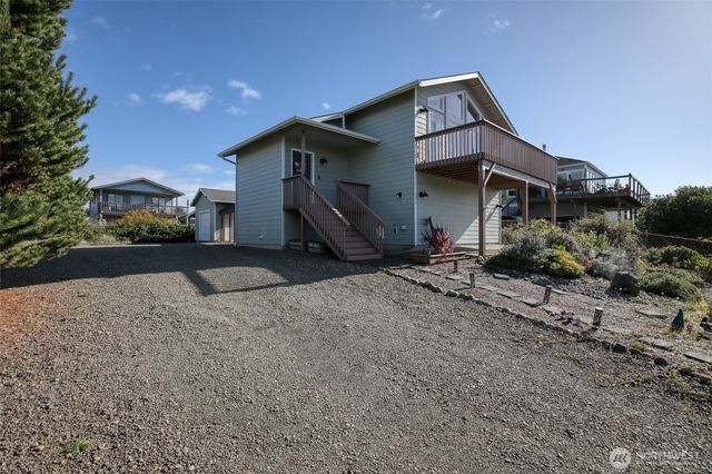 544 Sand Dune Avenue SW, Ocean Shores, WA 98569