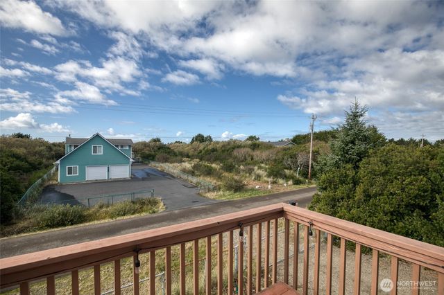 544 Sand Dune Avenue SW, Ocean Shores, WA 98569
