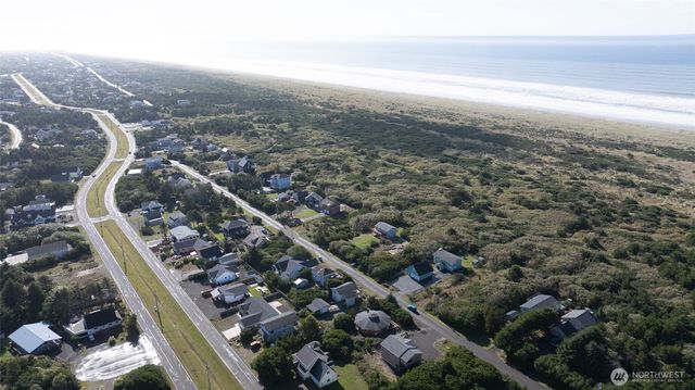 544 Sand Dune Avenue SW, Ocean Shores, WA 98569