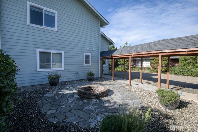 544 Sand Dune Avenue SW, Ocean Shores, WA 98569