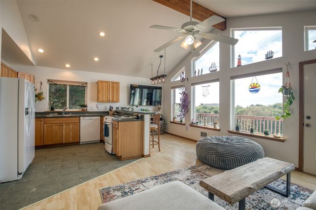 544 Sand Dune Avenue SW, Ocean Shores, WA 98569