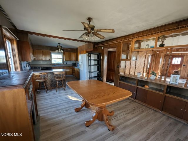 12345 Grove Road, Fostoria, OH 44830