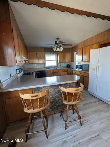 12345 Grove Road, Fostoria, OH 44830