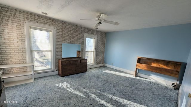 12345 Grove Road, Fostoria, OH 44830