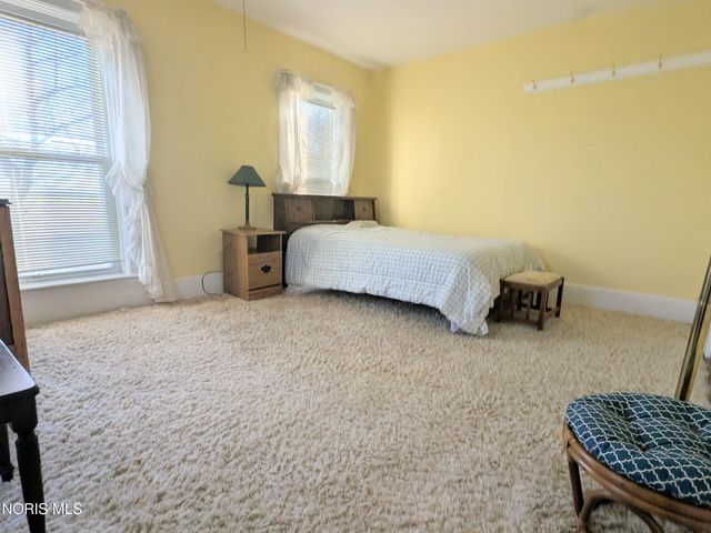 12345 Grove Road, Fostoria, OH 44830