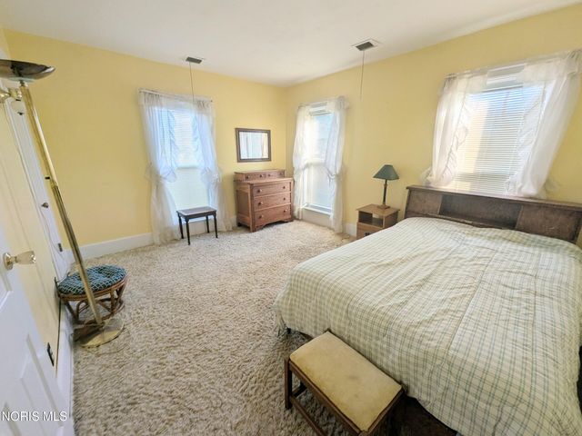 12345 Grove Road, Fostoria, OH 44830