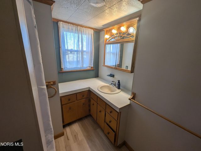 12345 Grove Road, Fostoria, OH 44830