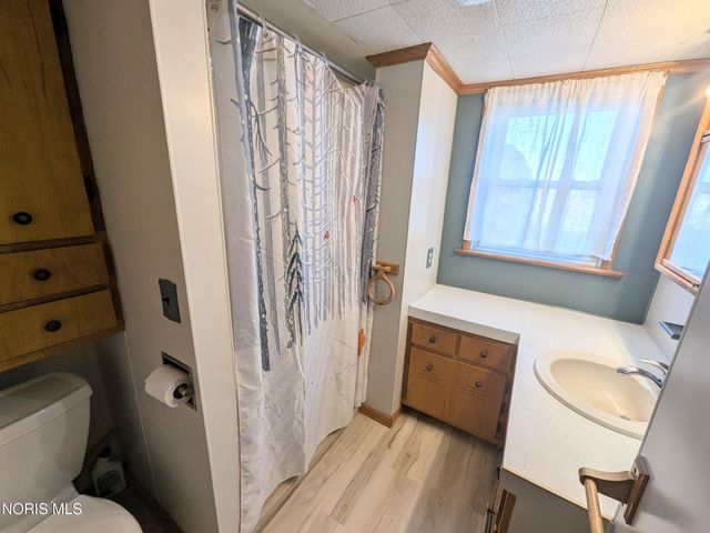 12345 Grove Road, Fostoria, OH 44830