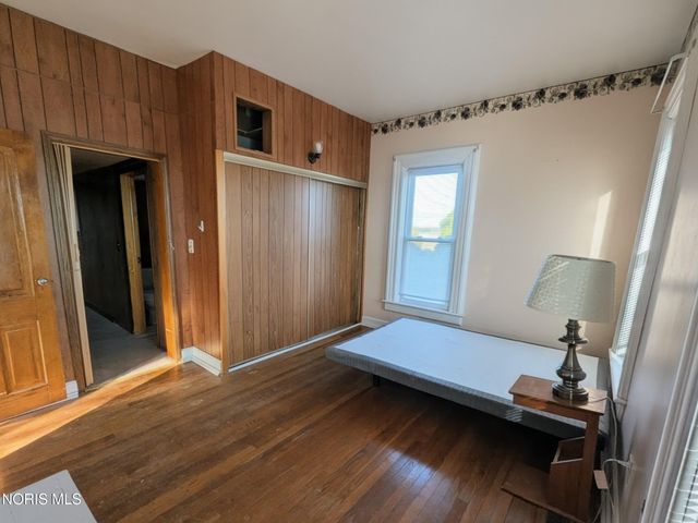 12345 Grove Road, Fostoria, OH 44830